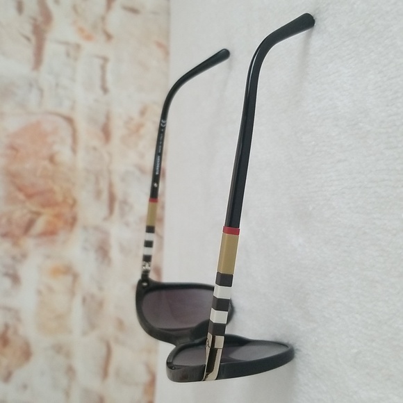 New Burberry Cat Eye Sunglasses - Picture 3 of 12